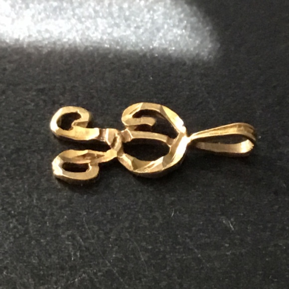 14k solid gold==Letter R==charm=.70 grams =We like offers - Picture 5 of 9